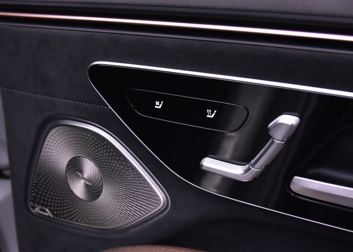 MERCEDES-BENZ EQS